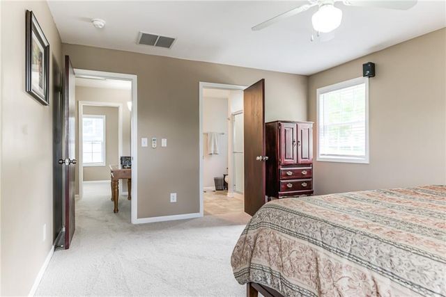 920 County Line Road, Kansas City, KS 66103