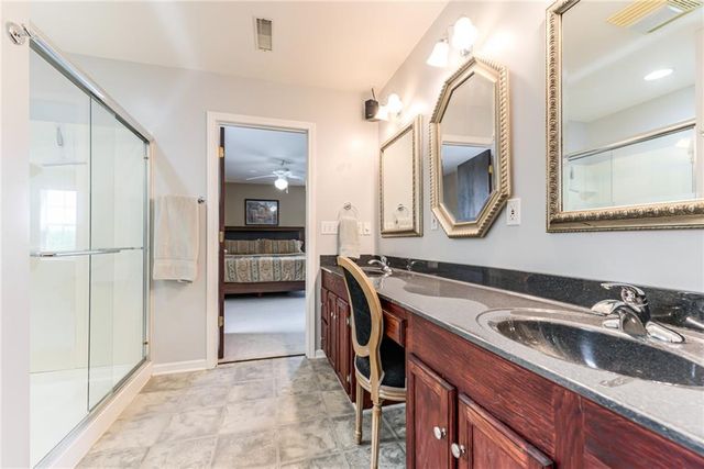 920 County Line Road, Kansas City, KS 66103