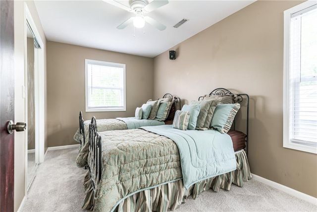 920 County Line Road, Kansas City, KS 66103