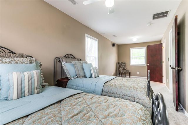 920 County Line Road, Kansas City, KS 66103