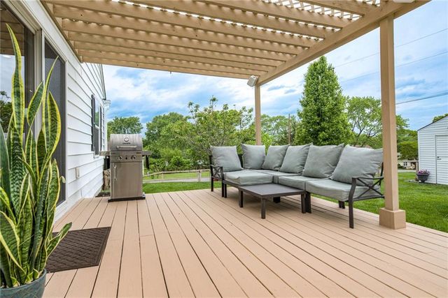 920 County Line Road, Kansas City, KS 66103