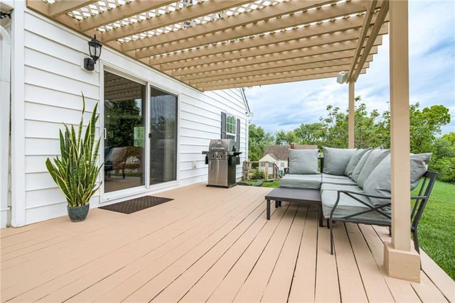 920 County Line Road, Kansas City, KS 66103