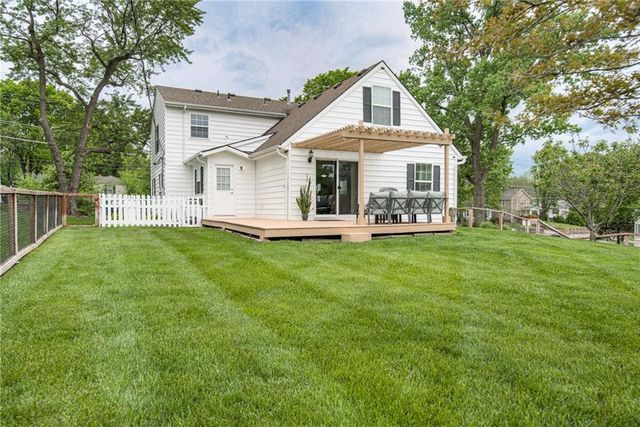 920 County Line Road, Kansas City, KS 66103