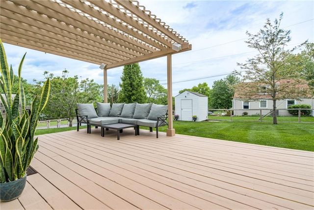 920 County Line Road, Kansas City, KS 66103