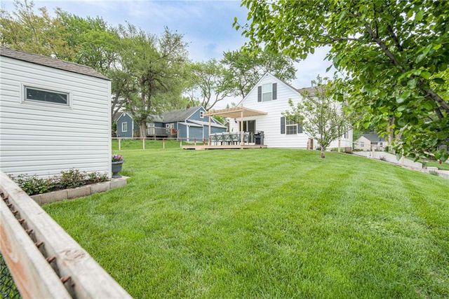 920 County Line Road, Kansas City, KS 66103