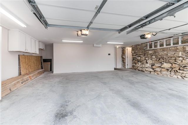 920 County Line Road, Kansas City, KS 66103