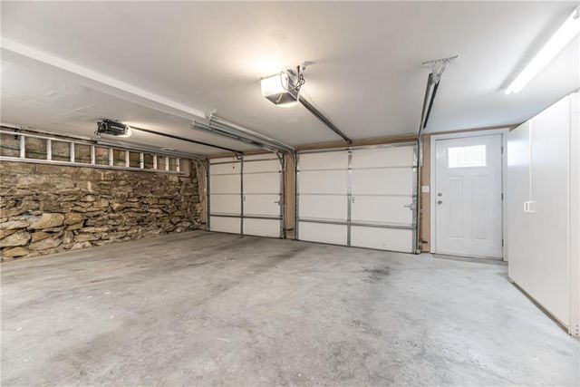 920 County Line Road, Kansas City, KS 66103