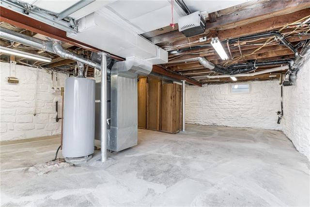 920 County Line Road, Kansas City, KS 66103