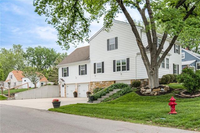 920 County Line Road, Kansas City, KS 66103