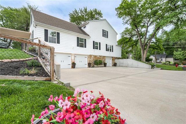 920 County Line Road, Kansas City, KS 66103