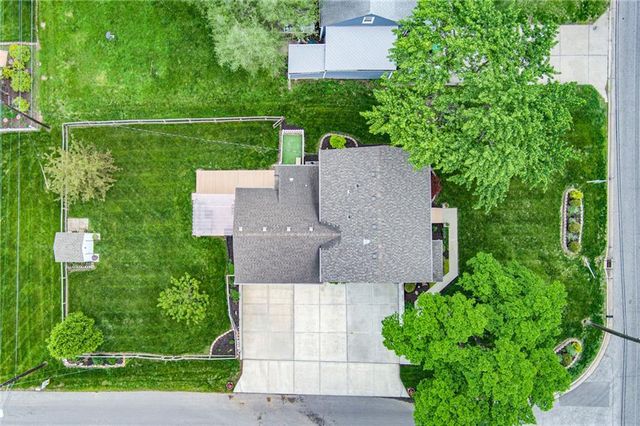 920 County Line Road, Kansas City, KS 66103