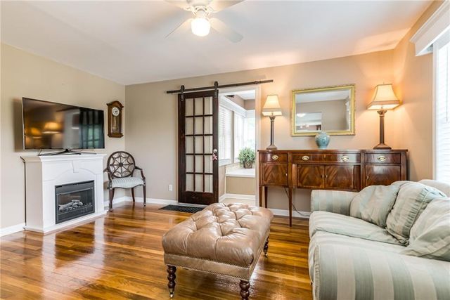 920 County Line Road, Kansas City, KS 66103