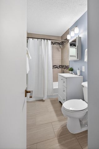 2043 Ramlow Place, Saint Paul, MN 55116