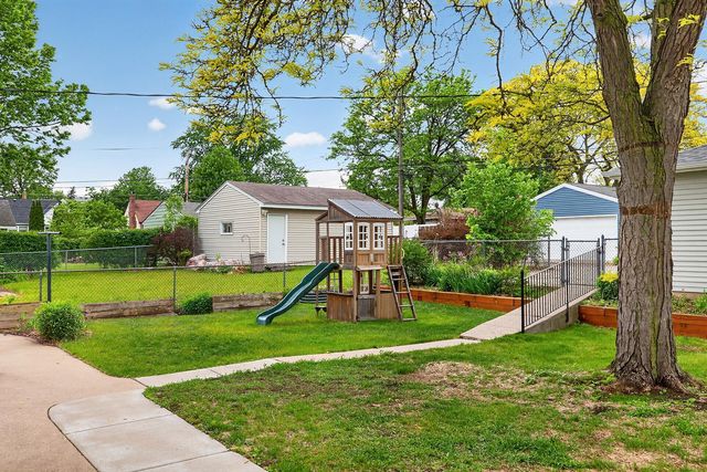 2043 Ramlow Place, Saint Paul, MN 55116