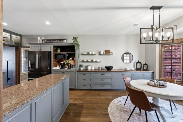 7711 W Central Park St, Wichita, KS 67205