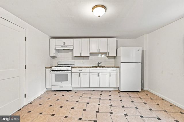 2601 S MARSHALL ST, Philadelphia, PA 19148