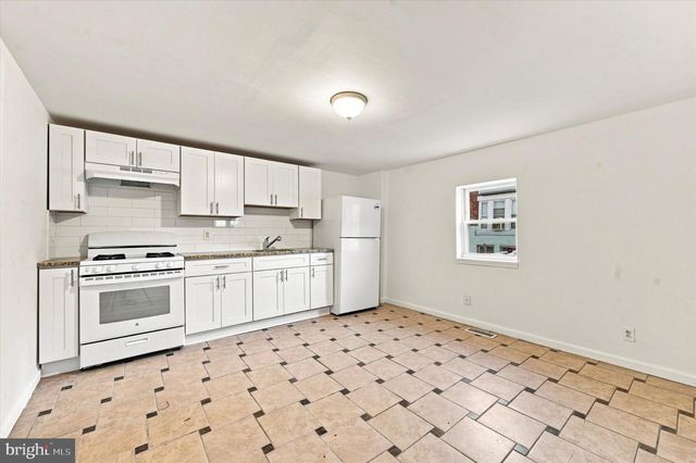 2601 S MARSHALL ST, Philadelphia, PA 19148