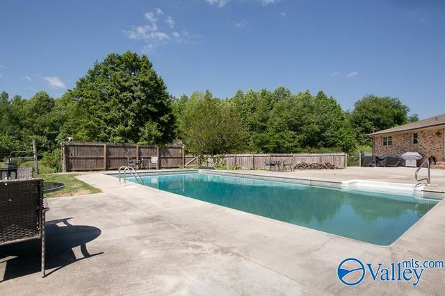 14646 New Cut Road, Athens, AL 35611