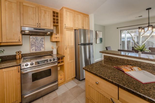 3152 Woods Cir, Davis, CA 95616