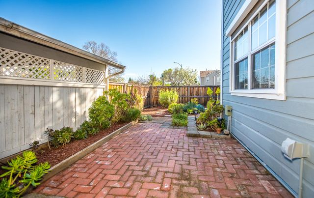 3152 Woods Cir, Davis, CA 95616