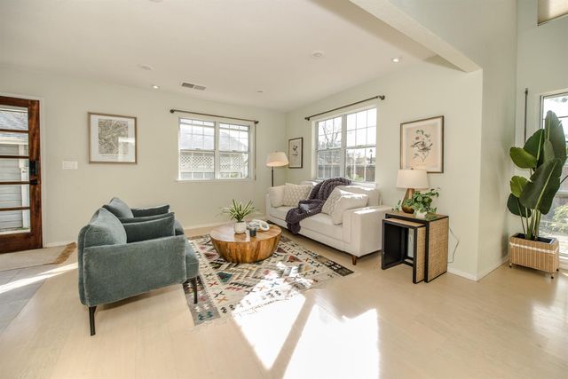 3152 Woods Cir, Davis, CA 95616