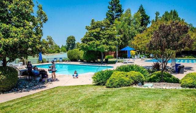 3152 Woods Cir, Davis, CA 95616