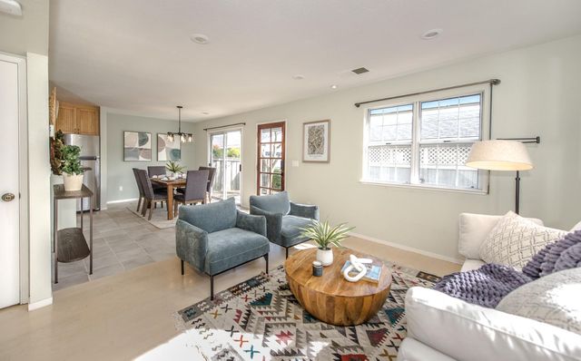 3152 Woods Cir, Davis, CA 95616