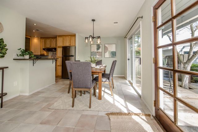 3152 Woods Cir, Davis, CA 95616