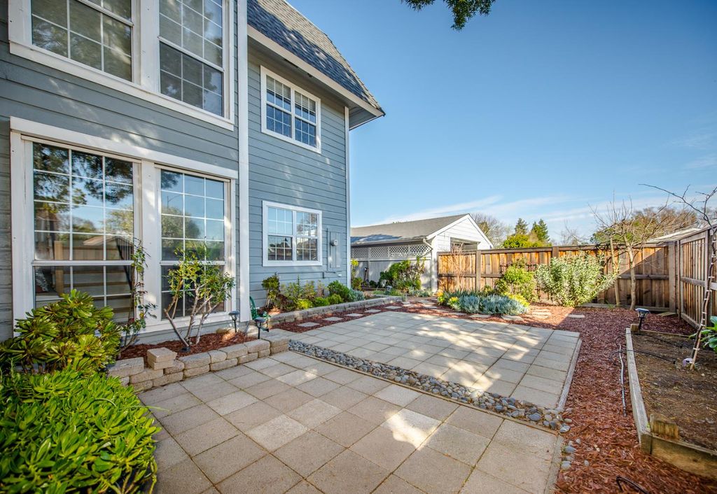 3152 Woods Cir, Davis, CA 95616