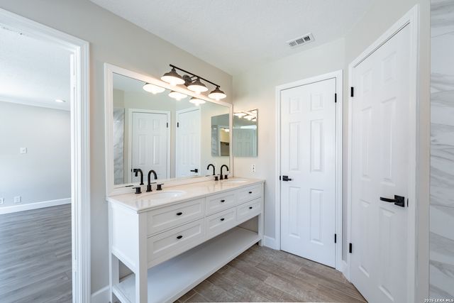5934 SPRING VLY, San Antonio, TX 78247