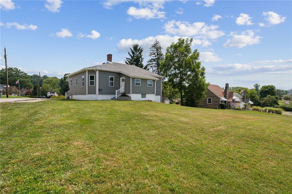 2005 Pennsylvania Ave, Irwin, PA 15642