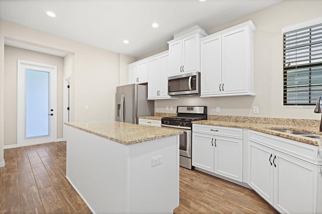 5605 KINGSLEY CORNER WAY, Lithia, FL 33547