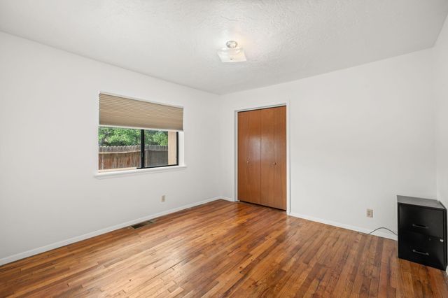 512 15th Street NW, Albuquerque, NM 87104