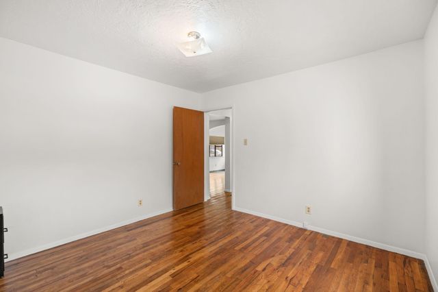 512 15th Street NW, Albuquerque, NM 87104