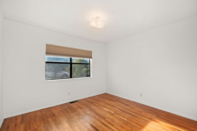 512 15th Street NW, Albuquerque, NM 87104