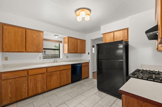 512 15th Street NW, Albuquerque, NM 87104