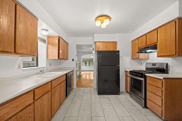 512 15th Street NW, Albuquerque, NM 87104