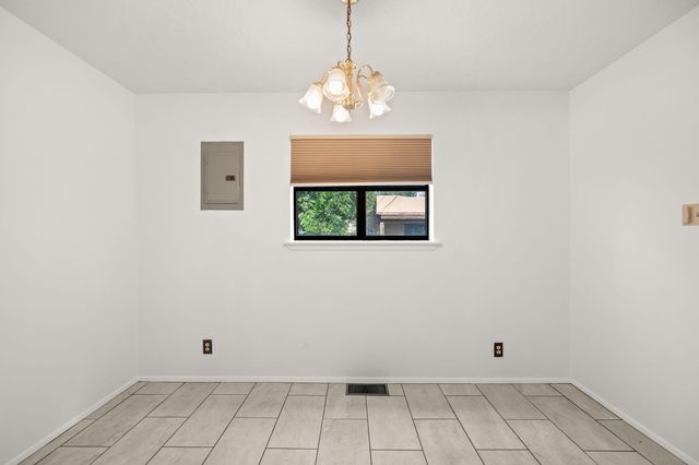 512 15th Street NW, Albuquerque, NM 87104