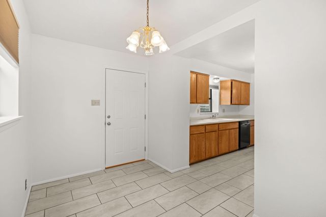 512 15th Street NW, Albuquerque, NM 87104