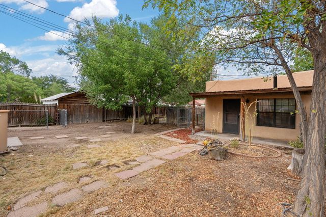 512 15th Street NW, Albuquerque, NM 87104