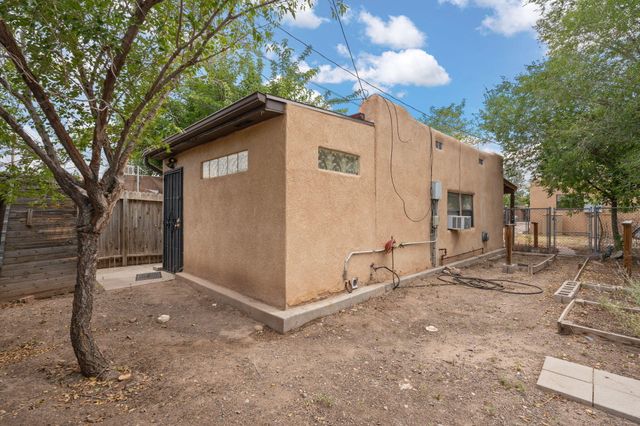 512 15th Street NW, Albuquerque, NM 87104