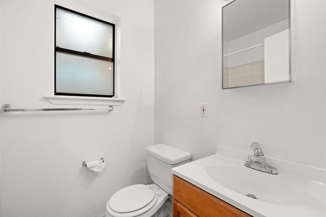 512 15th Street NW, Albuquerque, NM 87104