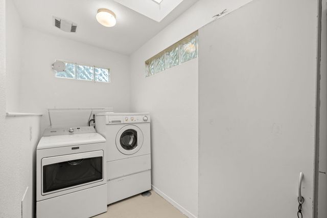 512 15th Street NW, Albuquerque, NM 87104