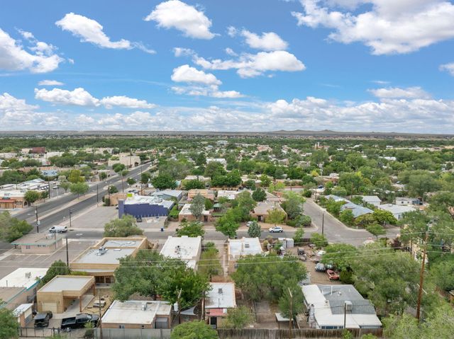 512 15th Street NW, Albuquerque, NM 87104