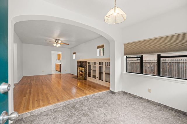 512 15th Street NW, Albuquerque, NM 87104