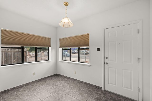 512 15th Street NW, Albuquerque, NM 87104