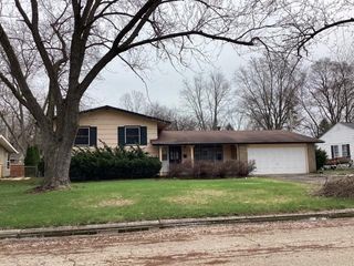 416 10th Court, St. Charles, IL 60174