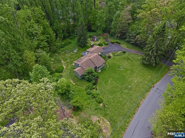 12 Dogwood Drive, Chester Township, NJ 07930