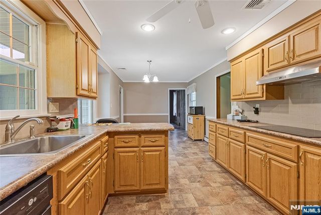 12 Dogwood Drive, Chester Township, NJ 07930