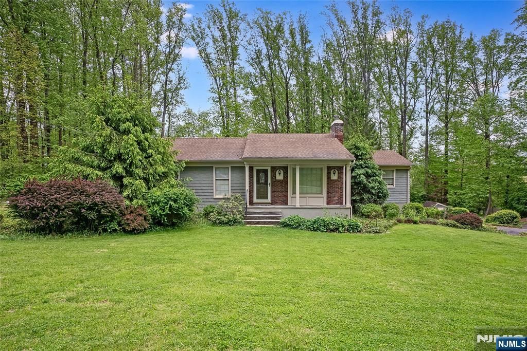 12 Dogwood Drive, Chester Township, NJ 07930